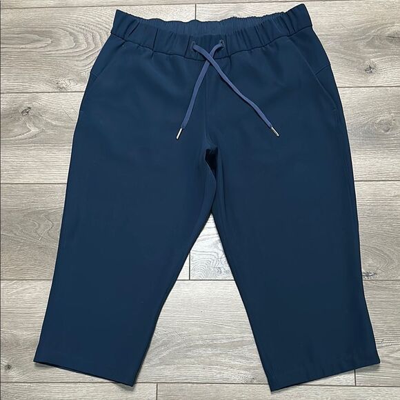 Lululemon On The Fly Crop Woven True Navy Capri Pants Size 10‎ - Picture 1 of 11